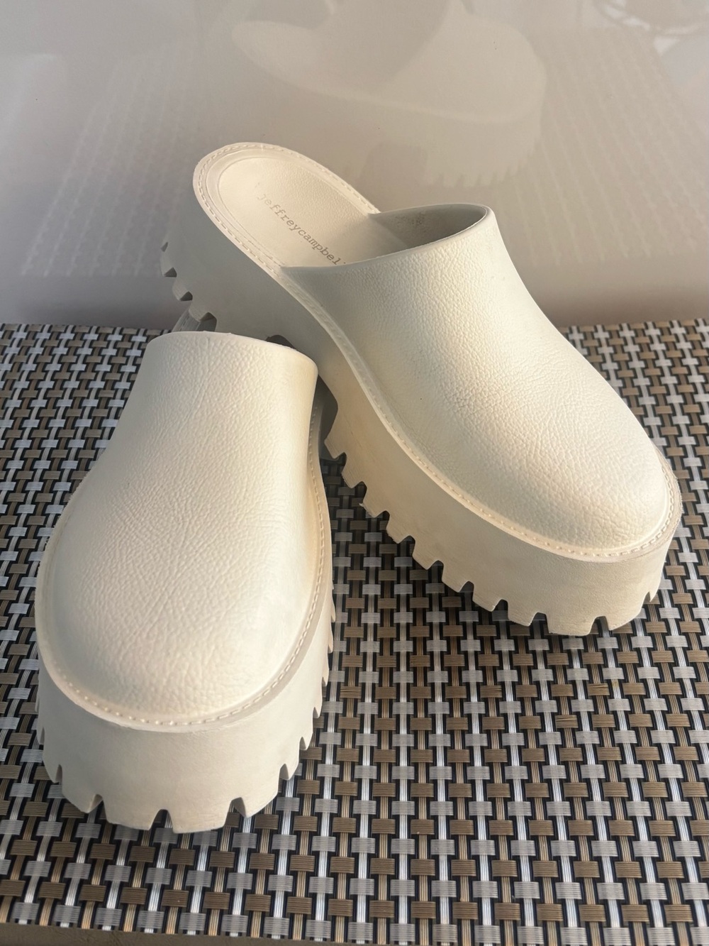 Jeffrey Campbell Clogge Taupe Fashion Slip On Chunky Platform Clog Sandals Sz 11